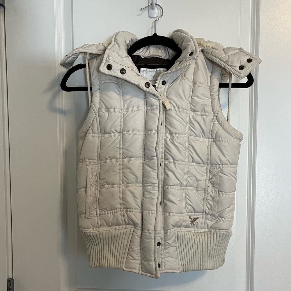 American Eagle Cropped Puffy Vest